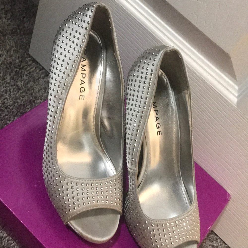 Shoes - Picture 4 of 5